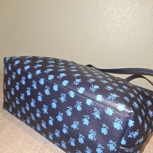 Euc Coach City Zip Top Tote in the Badlands Floral Print in midnight blue - Picture 5 of 6